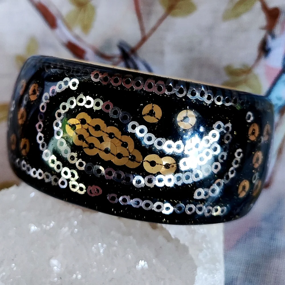Chunky Lucite Chain Encased Bangle Bracelet Vintage Heavy Weight Layered EUC